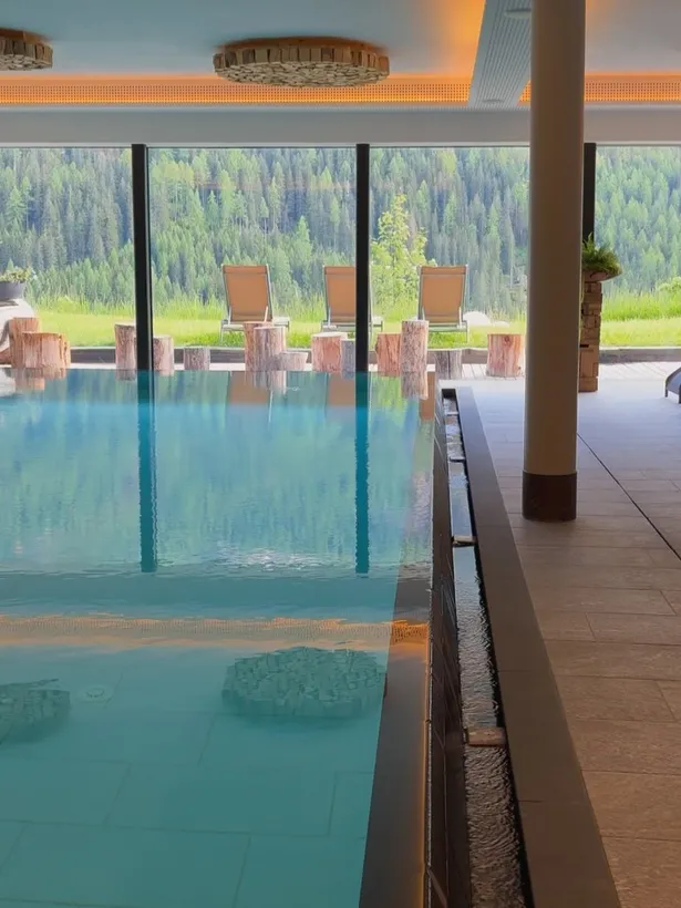 Acqua calda, silenzio e l’inizio del relax.  Dove leggere un...
