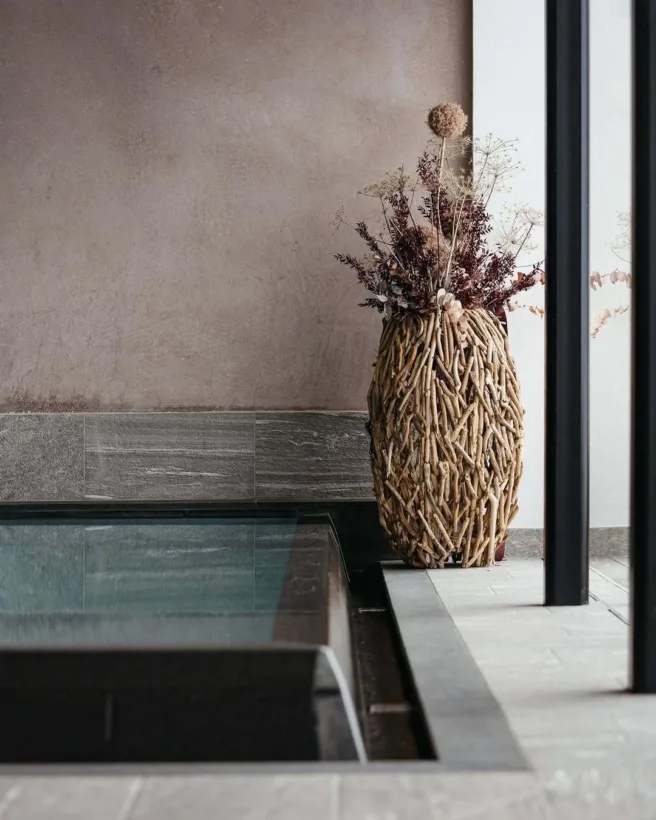 Il piacere di una lenta nuotata in piscina, una tisana calda...